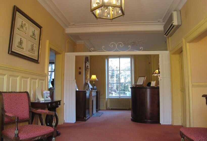 هتل Hôtel Les Maréchaux