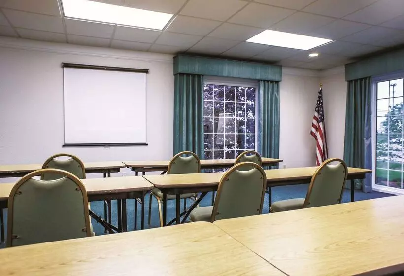 호텔 La Quinta Inn By Wyndham Moline Airport