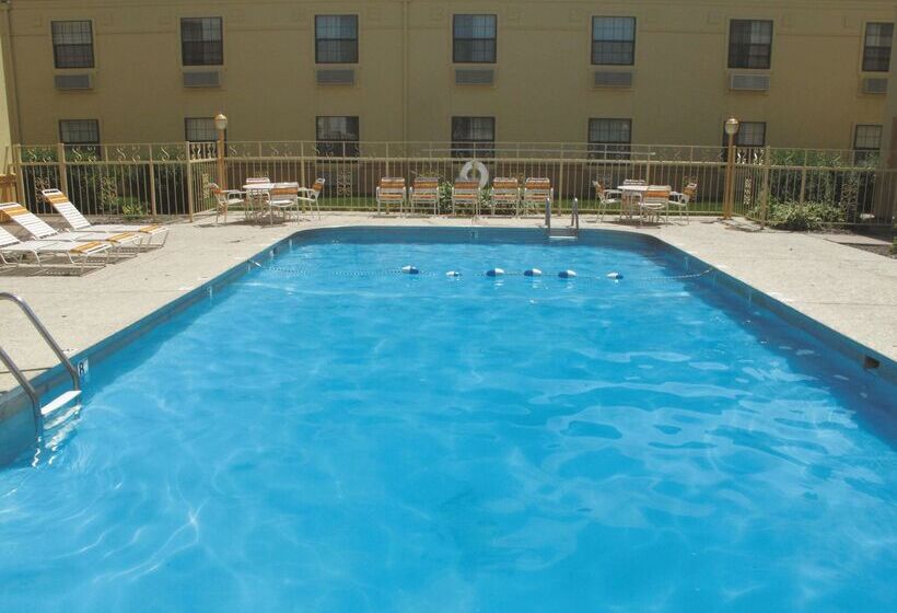 فندق La Quinta Inn By Wyndham Moline Airport
