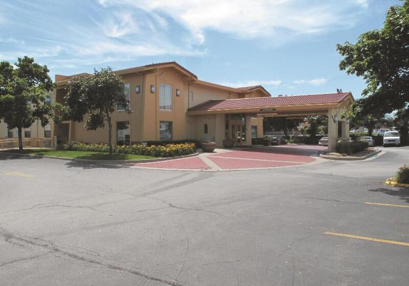 فندق La Quinta Inn By Wyndham Moline Airport