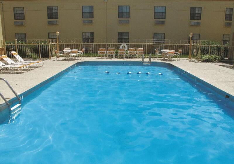 فندق La Quinta Inn By Wyndham Moline Airport