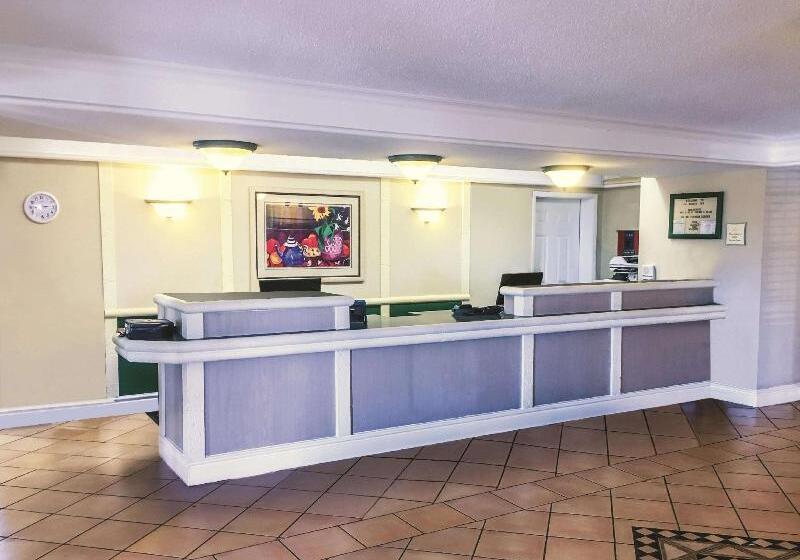 فندق La Quinta Inn By Wyndham Moline Airport