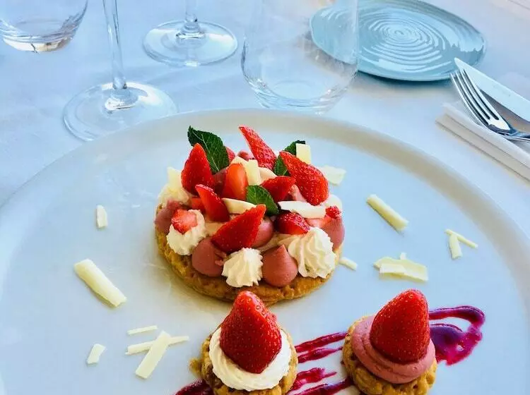 ホテル Logis Hôtel Restaurant Le Calluna