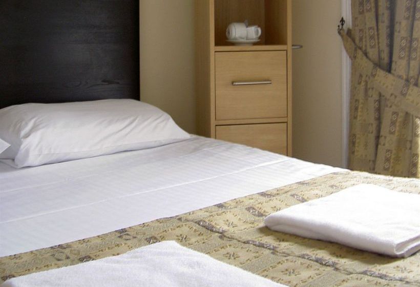 Отель Merith House