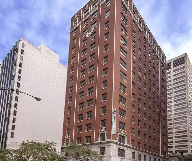 هتل Saint Clair   Magnificent Mile