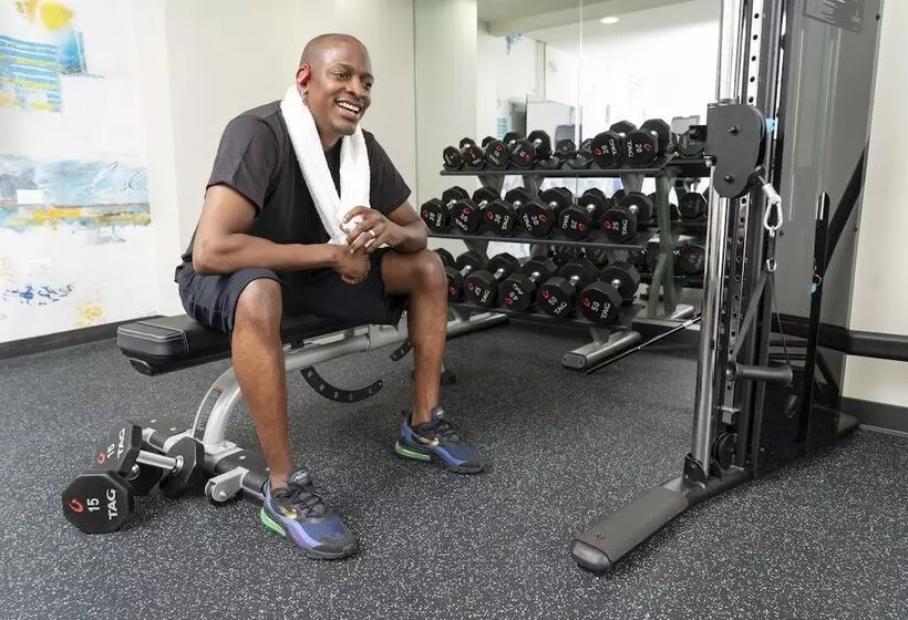 هتل Saint Clair   Magnificent Mile