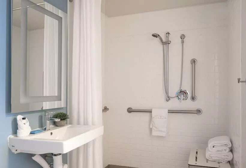 هتل Saint Clair   Magnificent Mile