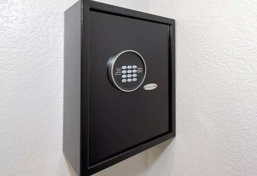 هتل Saint Clair   Magnificent Mile