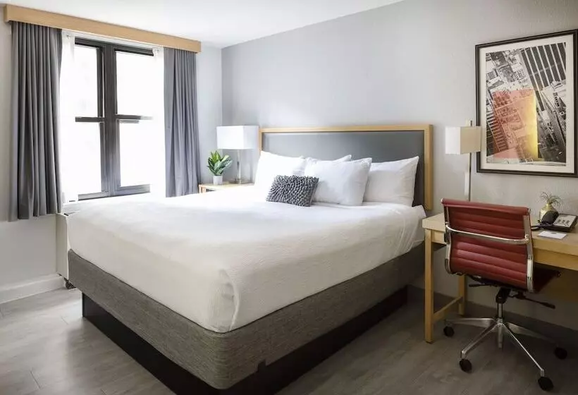 هتل Saint Clair   Magnificent Mile