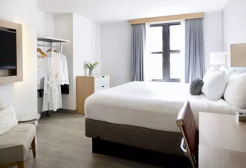 هتل Saint Clair   Magnificent Mile