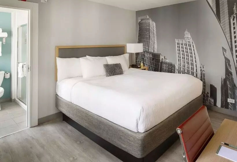 هتل Saint Clair   Magnificent Mile