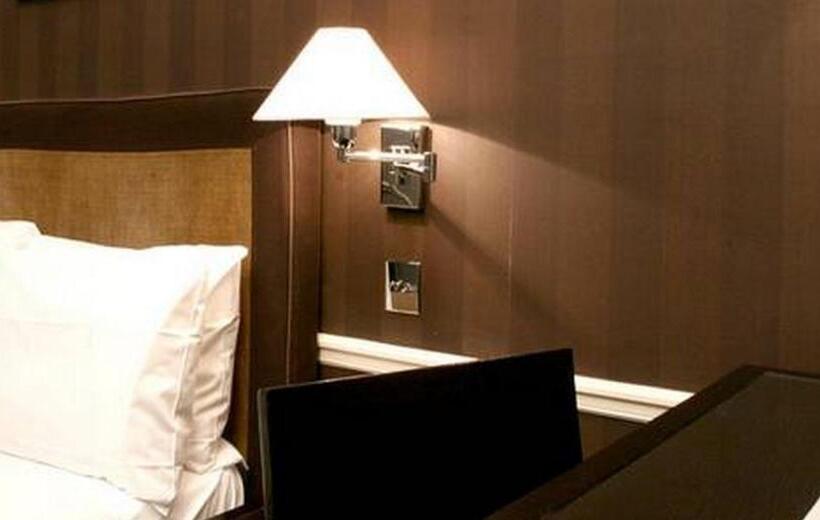 هتل Victoires Opera