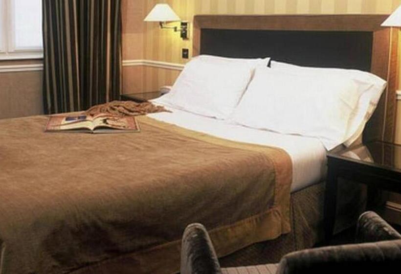 هتل Victoires Opera