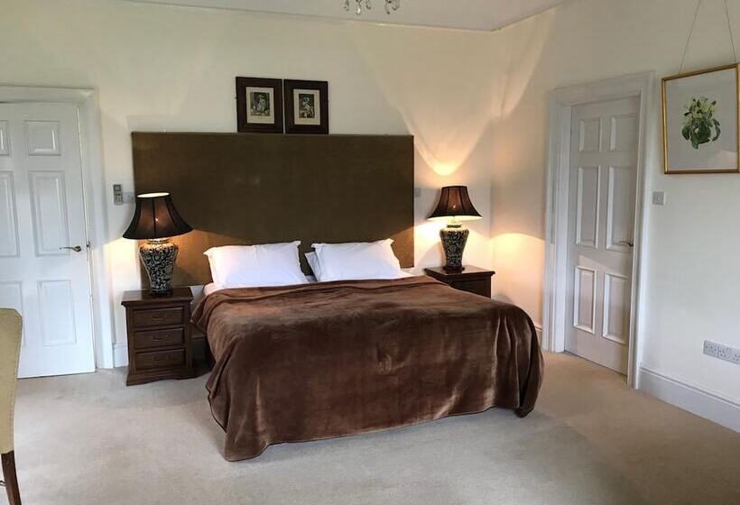 פנסיון Emlagh House