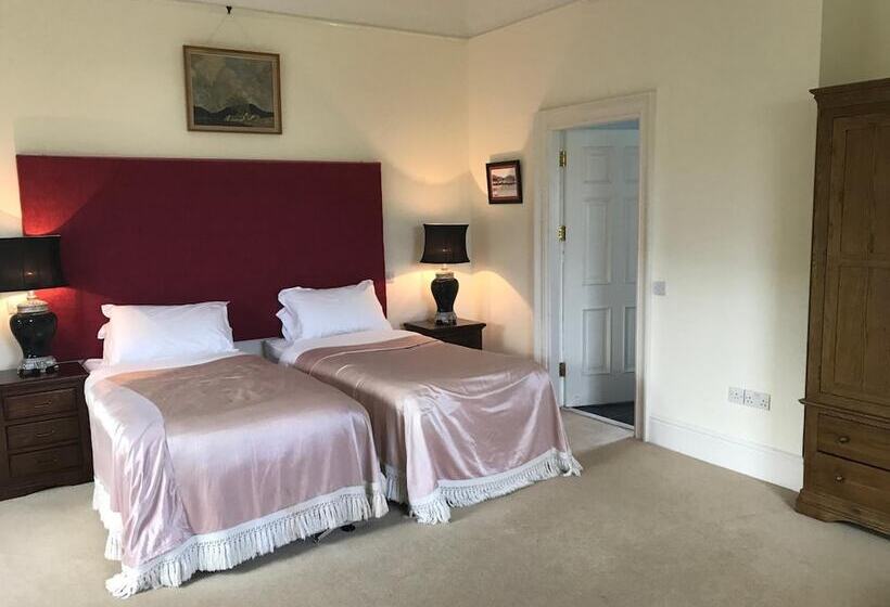 פנסיון Emlagh House