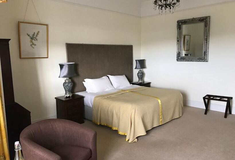 פנסיון Emlagh House