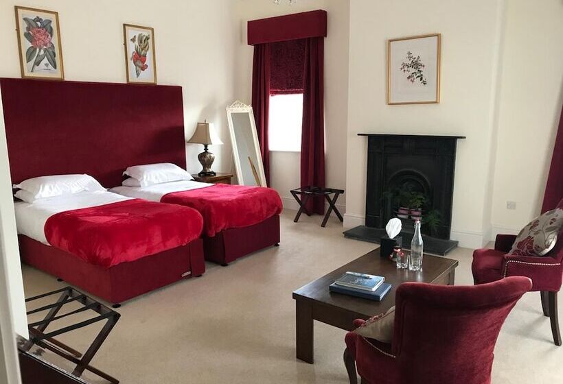 פנסיון Emlagh House