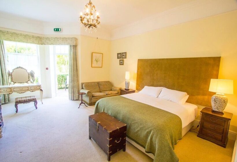 פנסיון Emlagh House