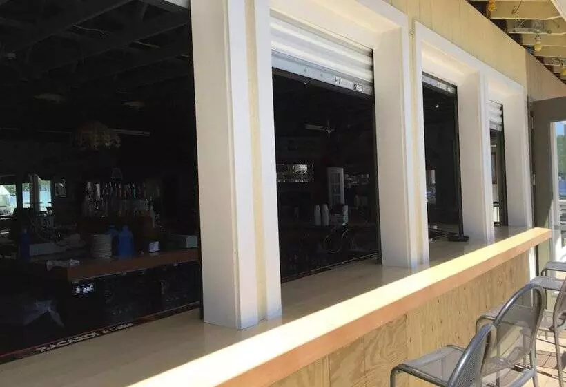 Retkeilymaja Beachcomber Inn