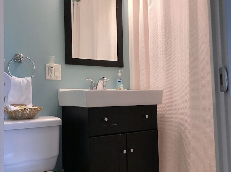 הוסטל Beachcomber Inn