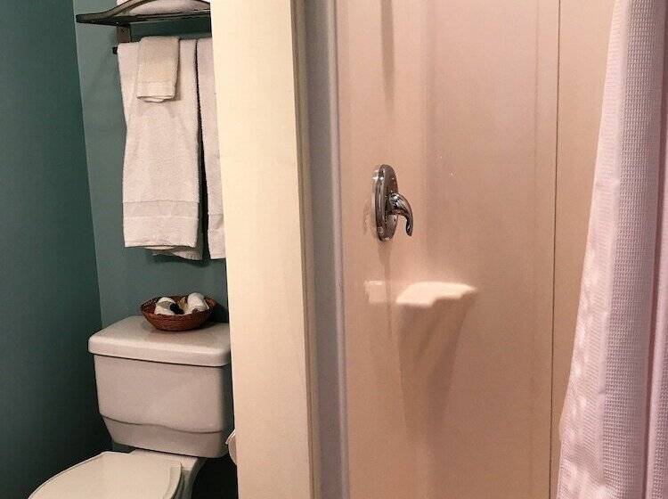 הוסטל Beachcomber Inn