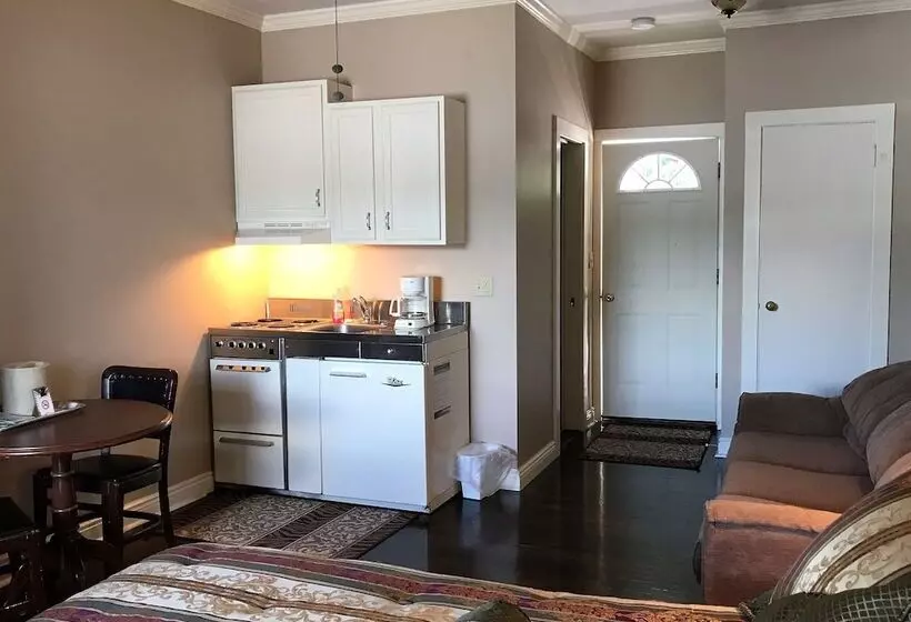 Retkeilymaja Beachcomber Inn