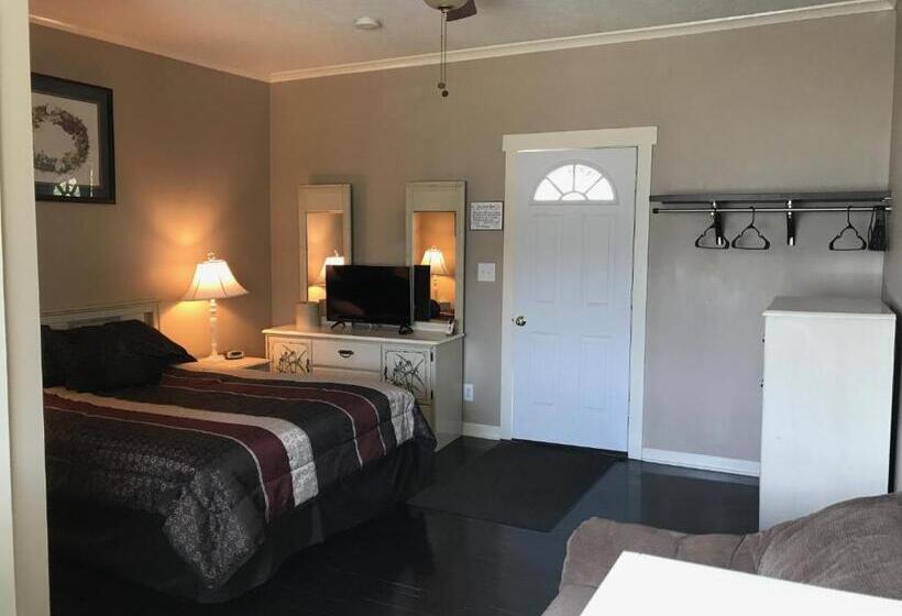 הוסטל Beachcomber Inn