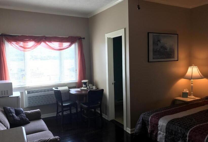 הוסטל Beachcomber Inn