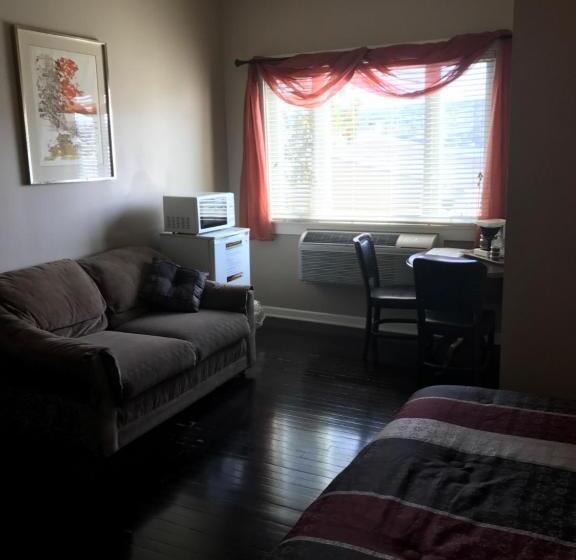 הוסטל Beachcomber Inn