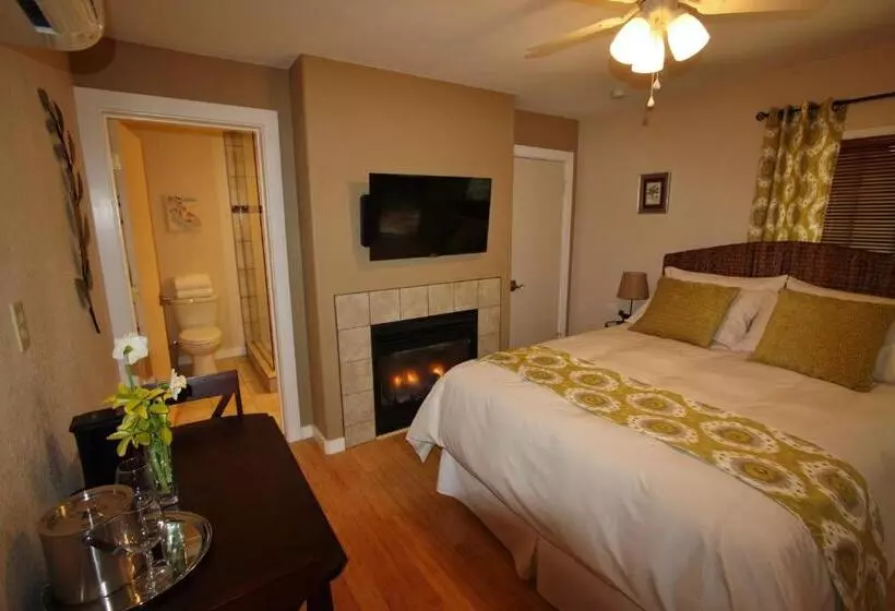 Aamiaismajoitus (B&B) The Inn At Shasta Lake