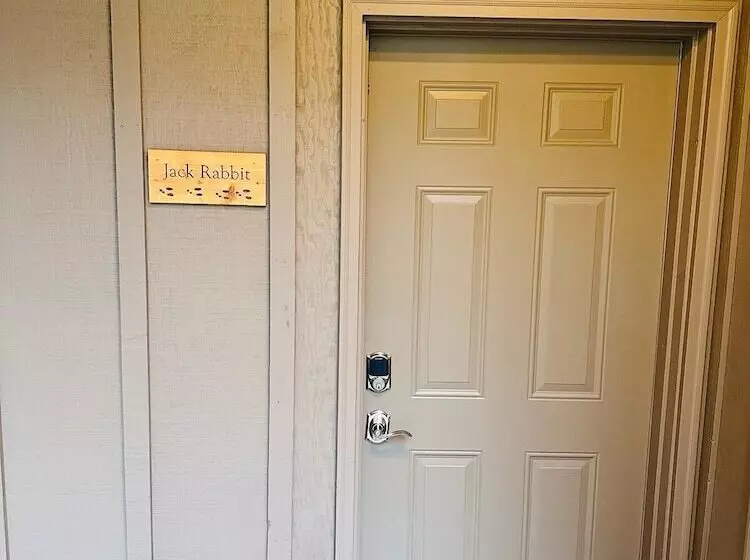 Aamiaismajoitus (B&B) The Inn At Shasta Lake