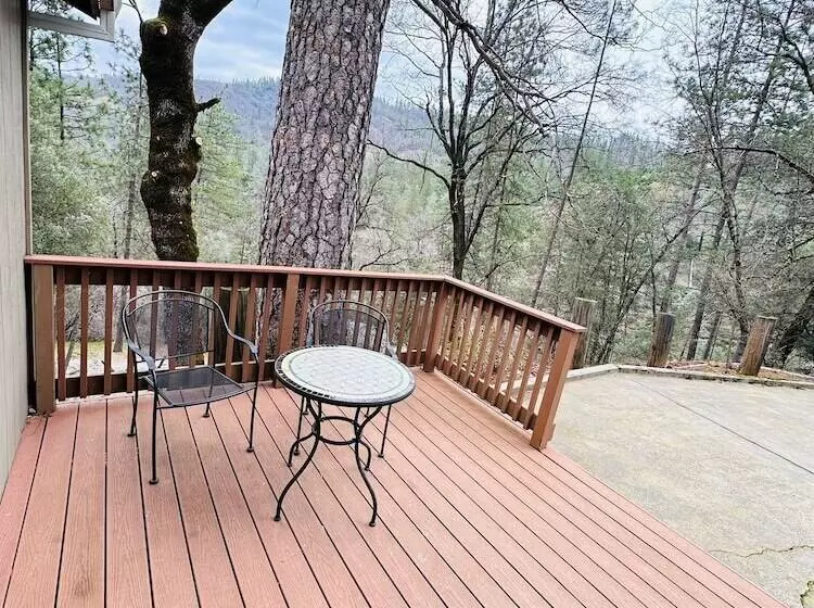 Aamiaismajoitus (B&B) The Inn At Shasta Lake