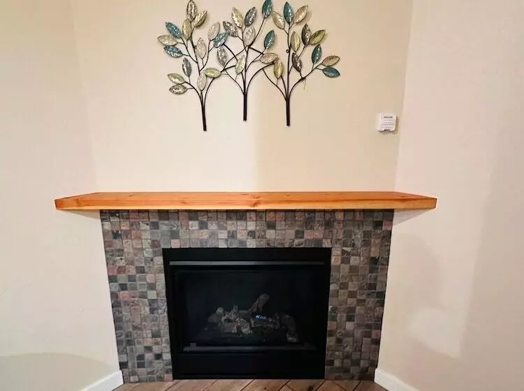 Aamiaismajoitus (B&B) The Inn At Shasta Lake