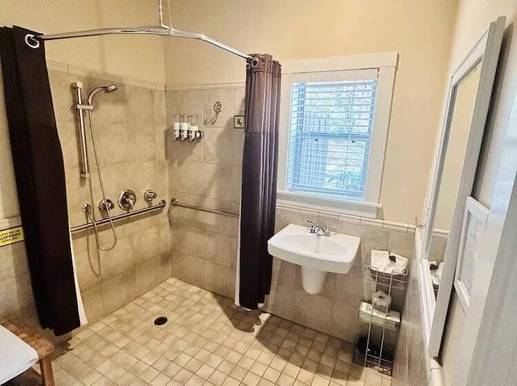 Aamiaismajoitus (B&B) The Inn At Shasta Lake