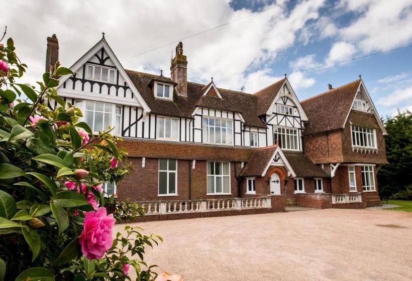 בית מלון כפרי The Grange Boutique Guest House