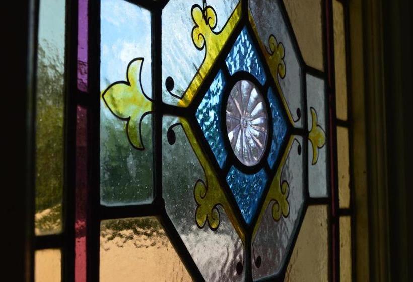 בית מלון כפרי The Grange Boutique Guest House