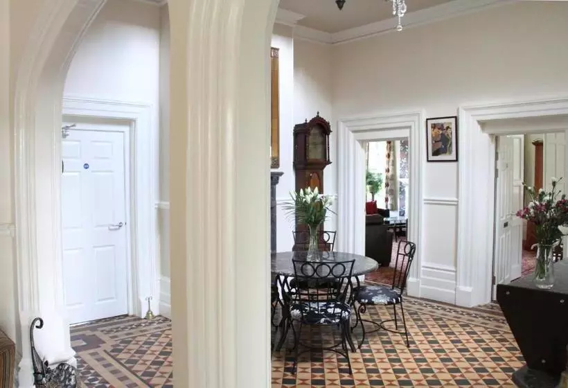 Hotelli The Grange Boutique Guest House