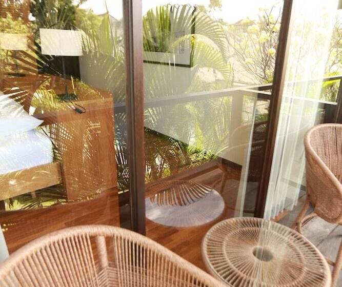 ユースホステル Wave House   Surf Camp