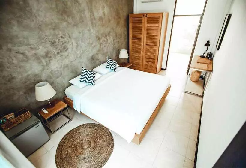 Retkeilymaja Wave House   Surf Camp