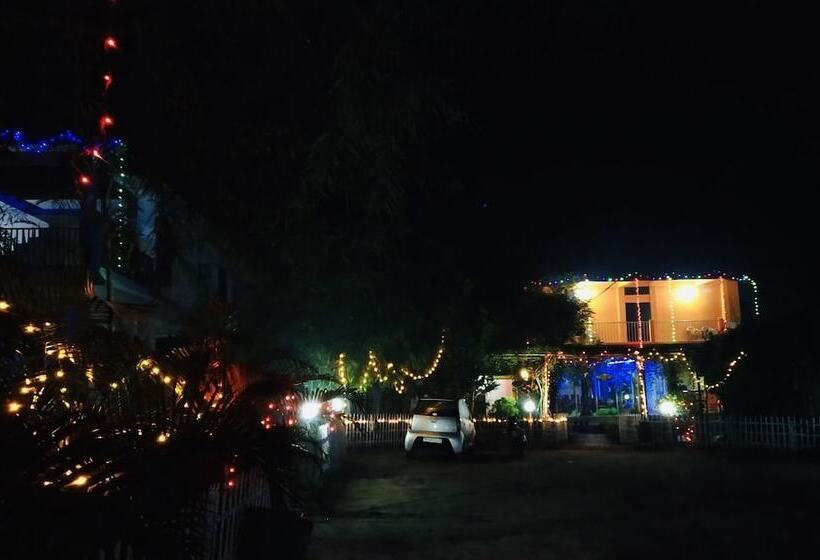 בית מלון כפרי Kaziranga Resort