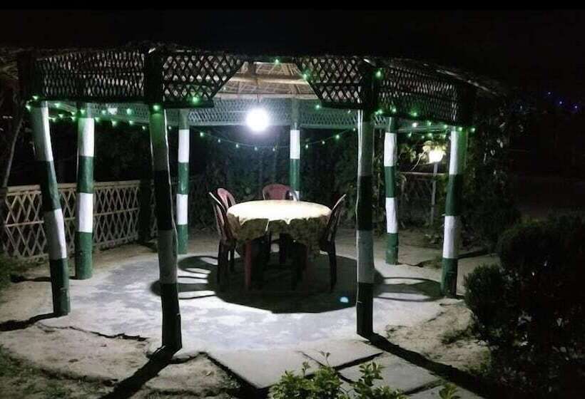 בית מלון כפרי Kaziranga Resort