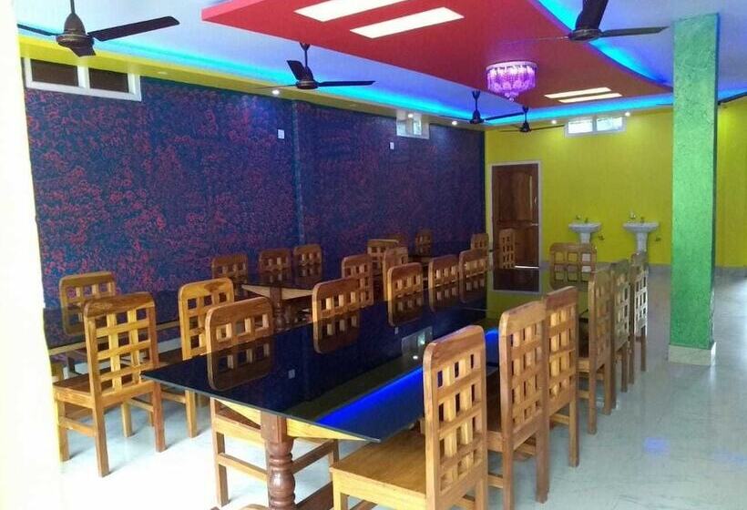 בית מלון כפרי Kaziranga Resort