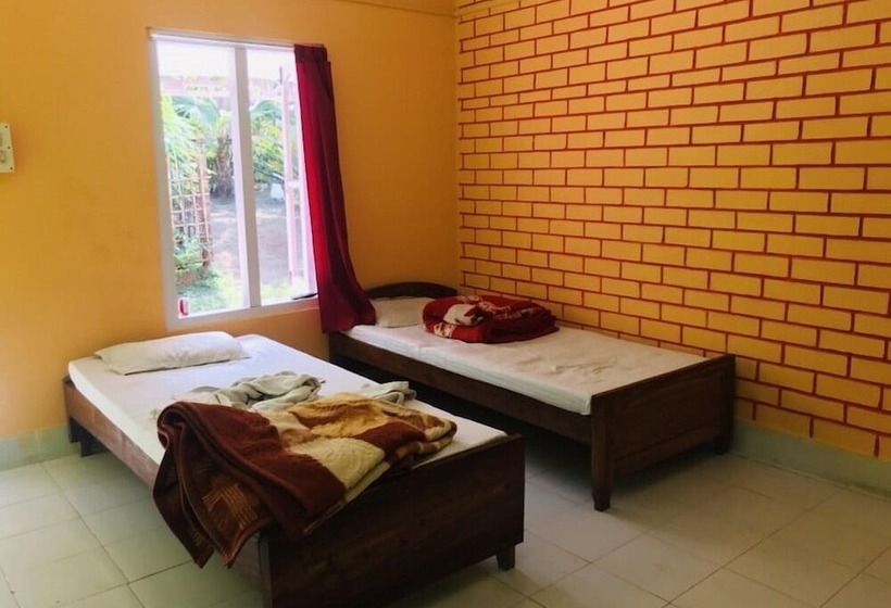 בית מלון כפרי Kaziranga Resort