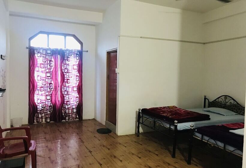 בית מלון כפרי Kaziranga Resort