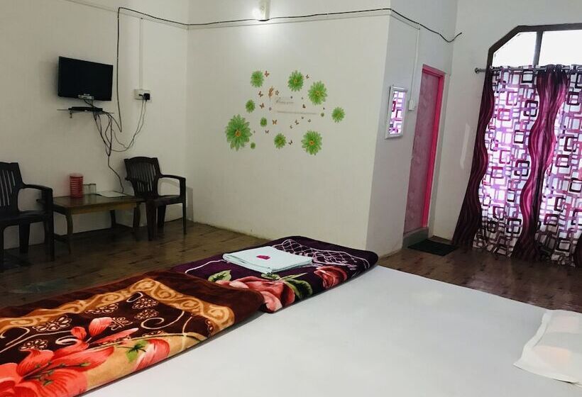 בית מלון כפרי Kaziranga Resort