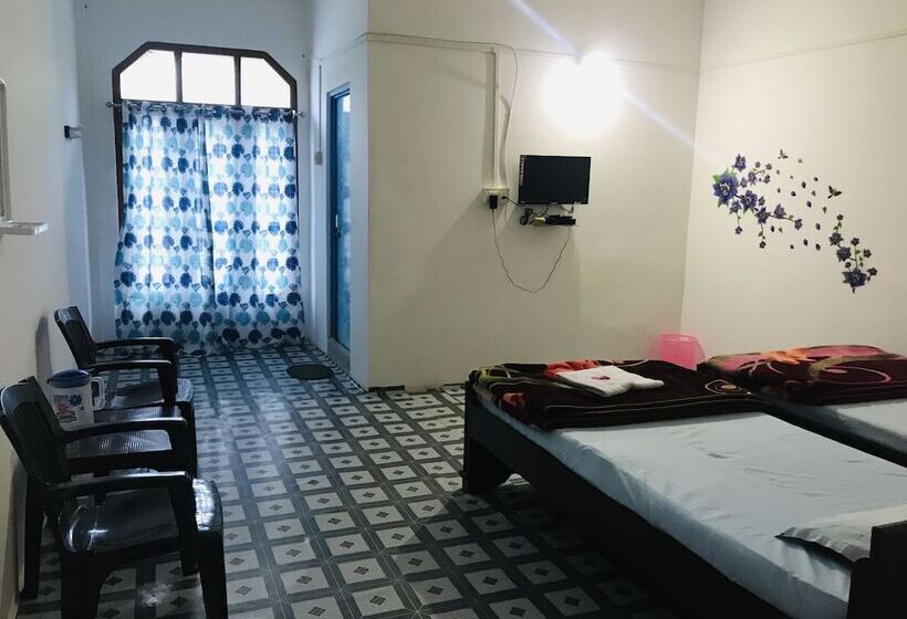 בית מלון כפרי Kaziranga Resort