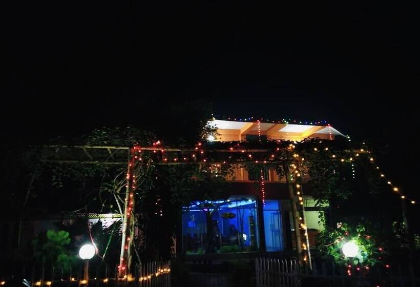 בית מלון כפרי Kaziranga Resort