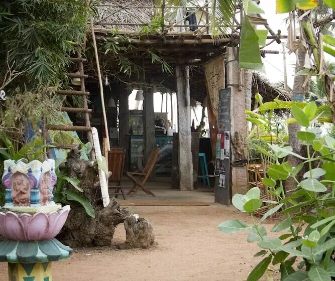 Hotelli Vaayu Watermans Village