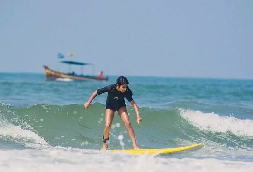 Hotelli Vaayu Watermans Village