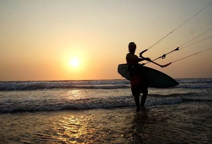 Hotelli Vaayu Watermans Village